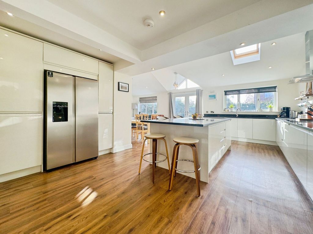 Property photo 2 of 43