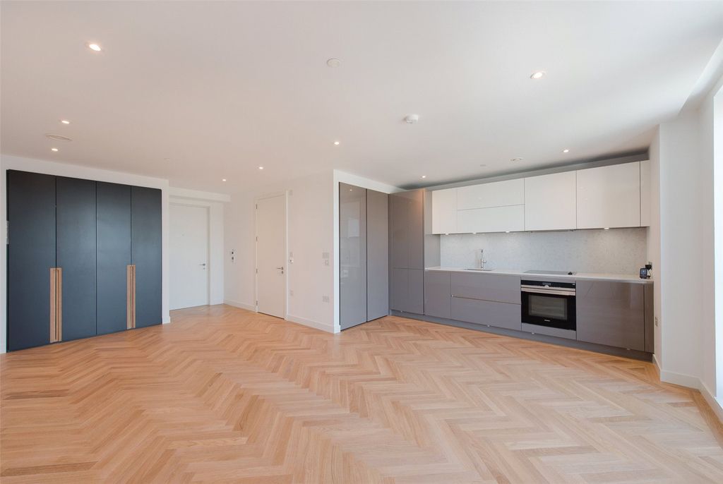 Property photo 1 of 23 Studio