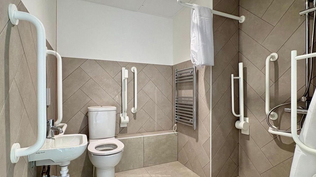 Property photo 3 of 25 Bathroom