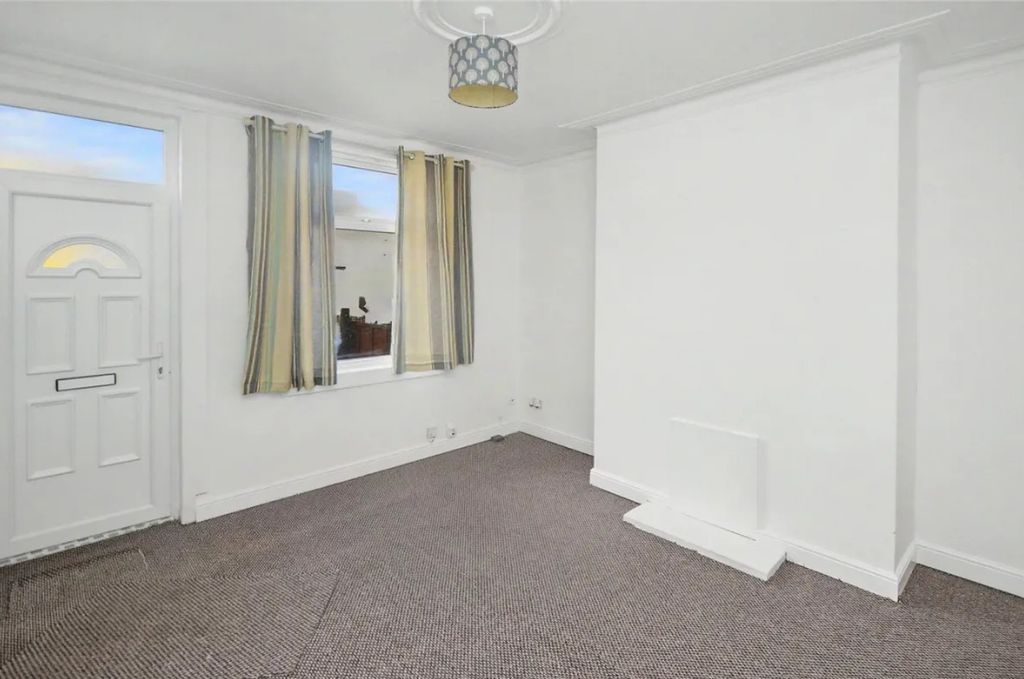 Property photo 3 of 11 Photo 2