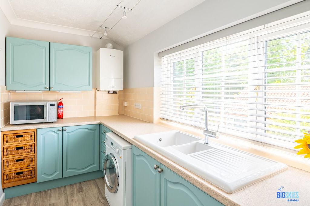 Property photo 2 of 19 Kitchen