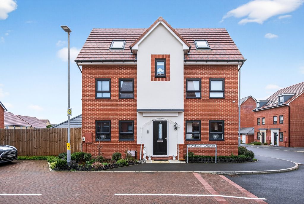 Property photo 2 of 21