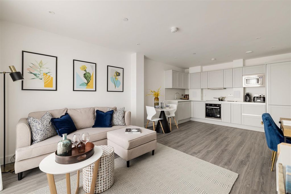 Property photo 3 of 30 Forest Road, E17