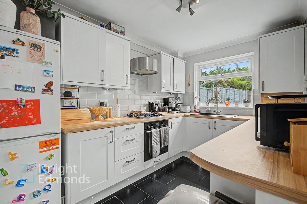 Property photo 3 of 14 Kitchen