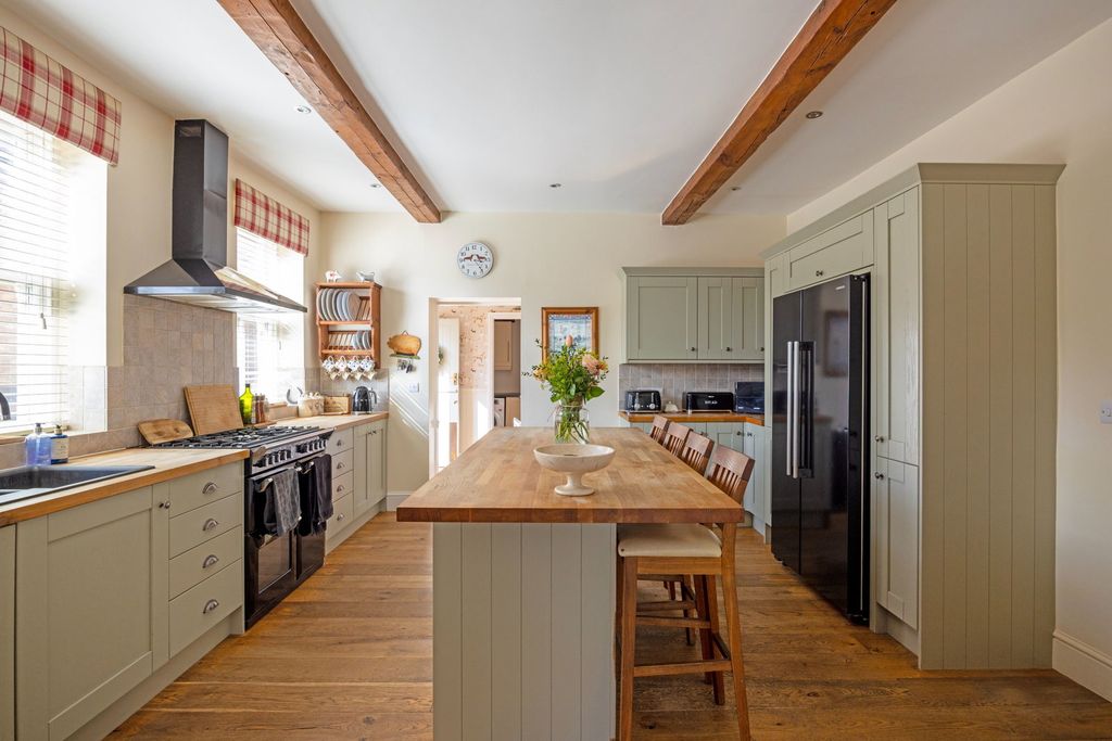 Property photo 2 of 46