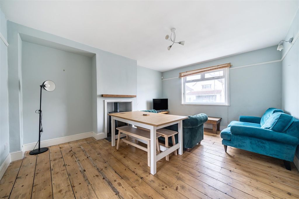 Property photo 2 of 18 1411061-18-698Ae9Ccb4d16-Arw.Jpg