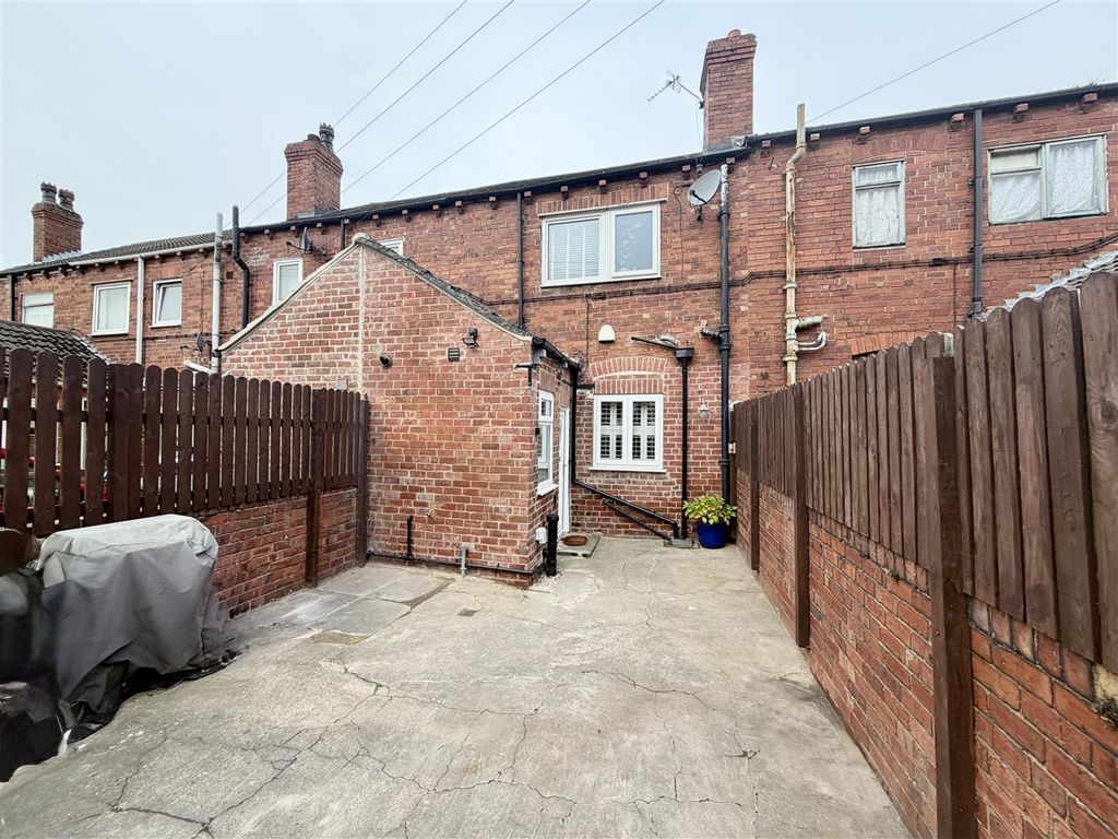 Property photo 2 of 20