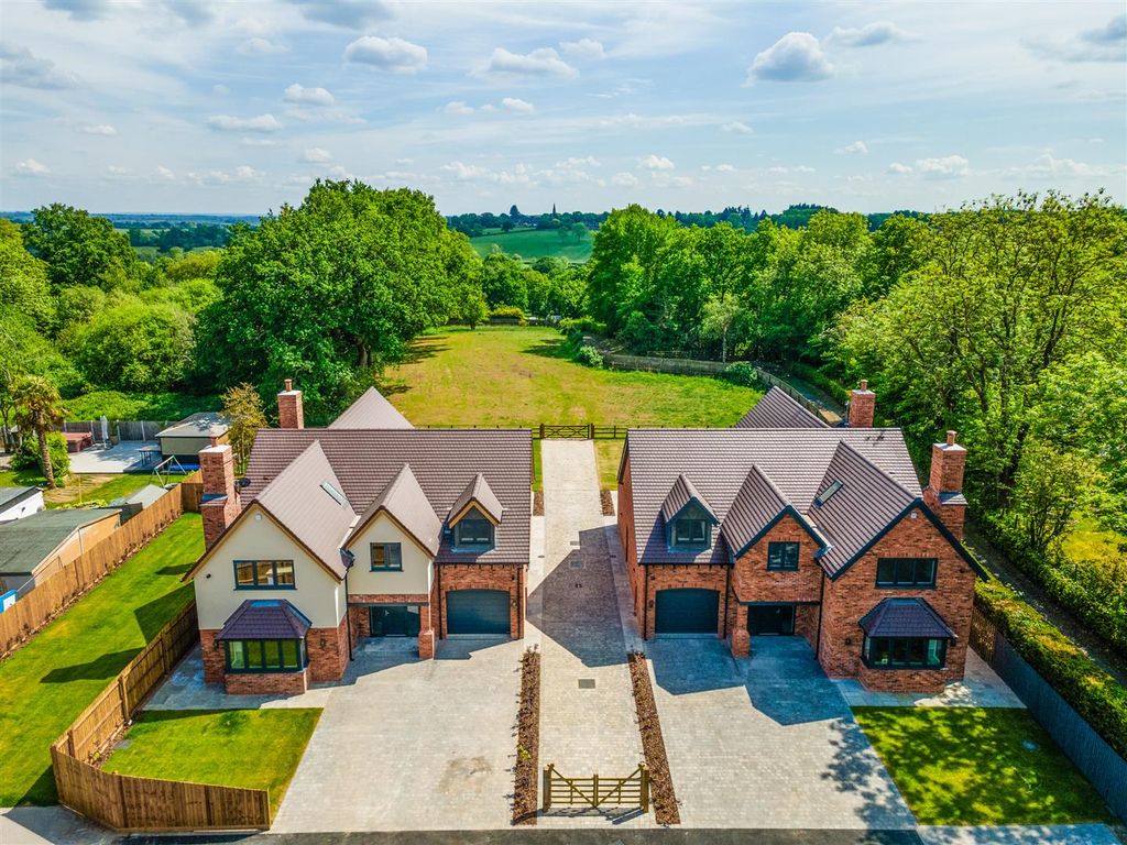 Property photo 1 of 26 Chatsworth House_3.Jpg