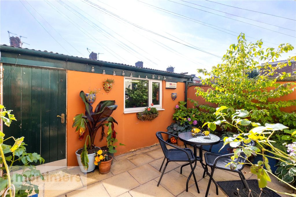 Property photo 3 of 17 Garden