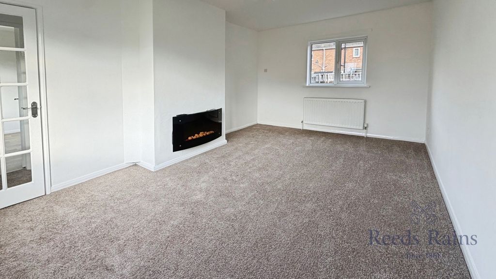 Property photo 3 of 10 Lounge