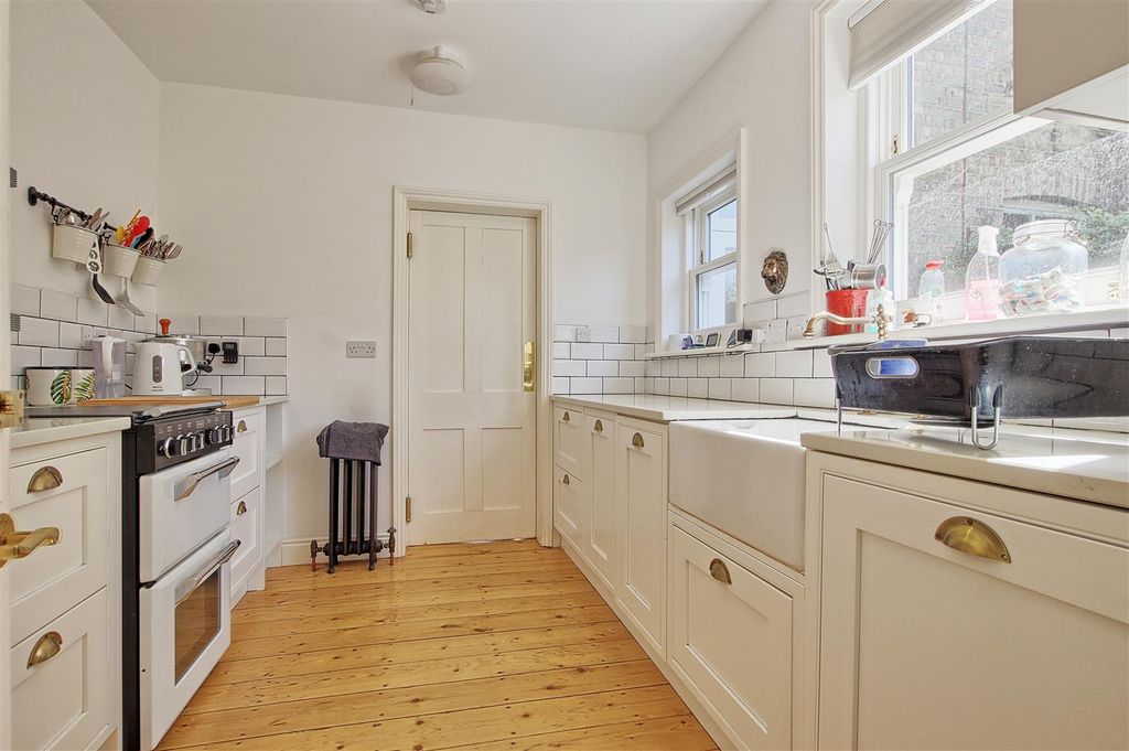 Property photo 3 of 17 Kitchen 2.Jpg