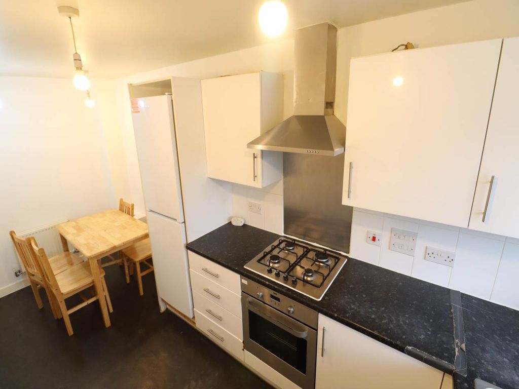 Property photo 3 of 9 731346Ed-82B2-4bae-Ae61-A6660941d0Af