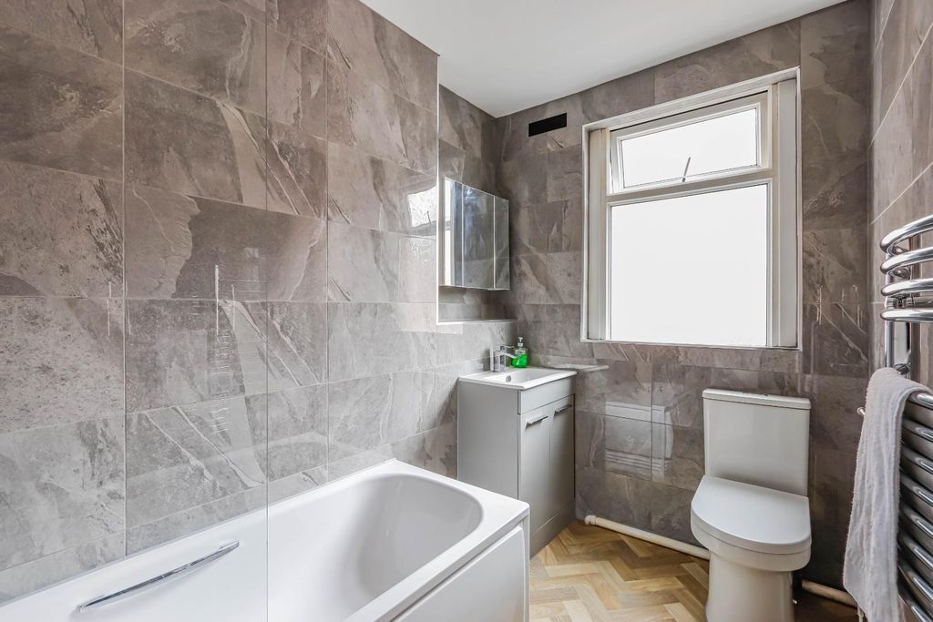 Property photo 3 of 9 High Street -9.Jpg