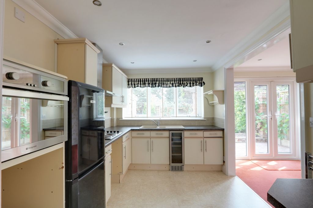 Property photo 2 of 19 Kitchen 1