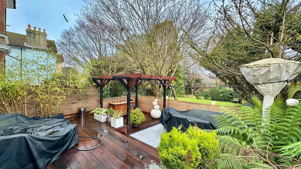 Property photo 2 of 27