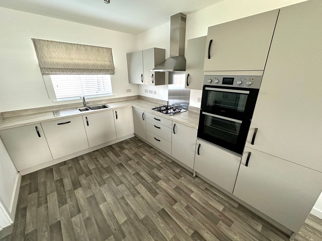 Property photo 2 of 14 Kitchen