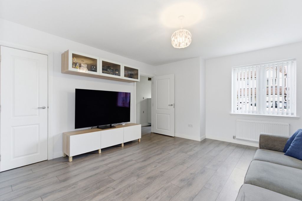 Property photo 2 of 31 4910026