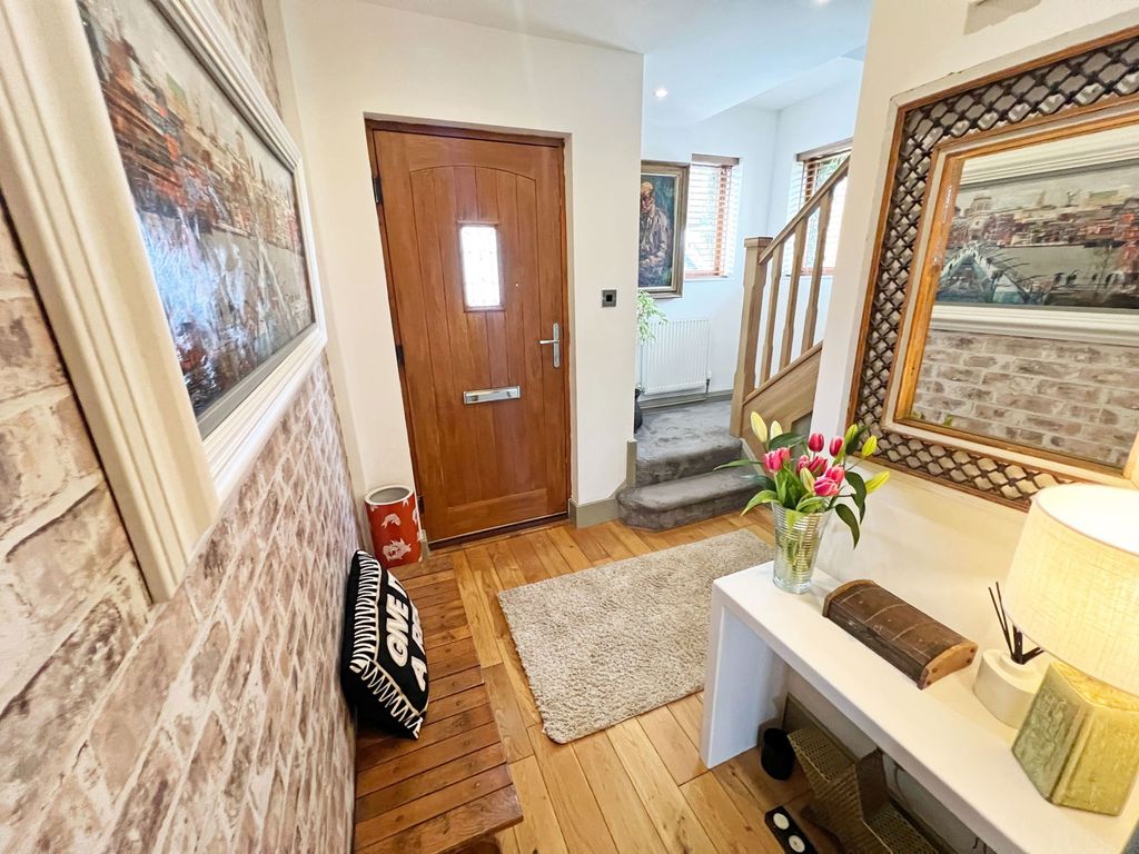 Property photo 2 of 33