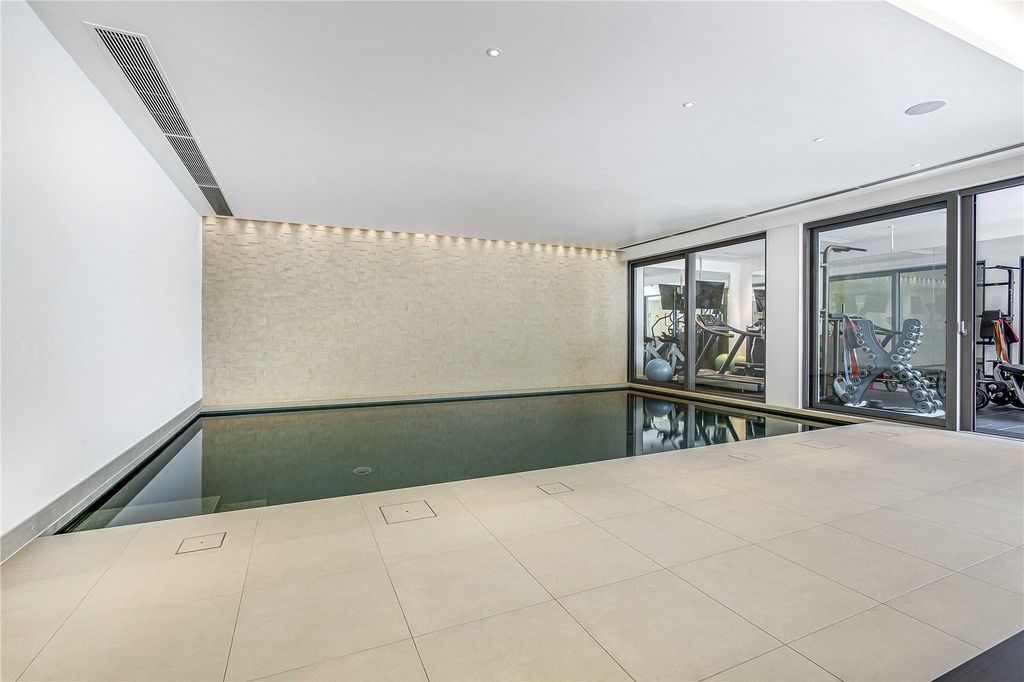 Property photo 2 of 19 Swimming Pool