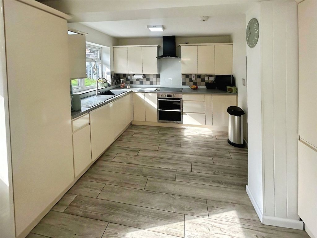 Property photo 3 of 21 Kitchen Area