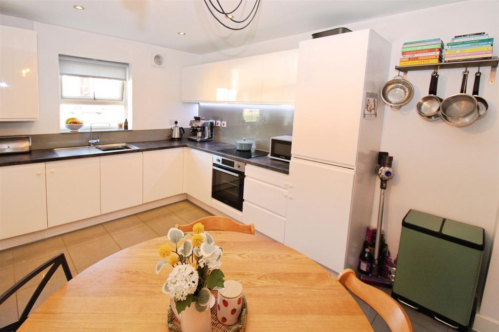 Property photo 3 of 22 Fitted Dinng Kitchen