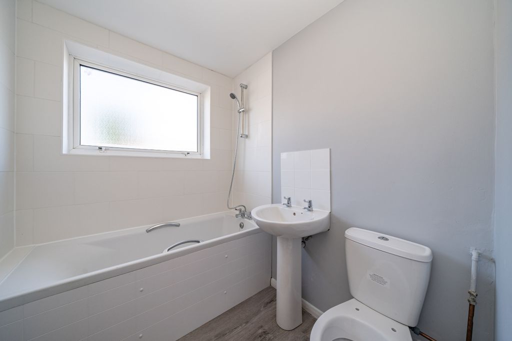 Property photo 3 of 8 54-Kimpton-Close-06155