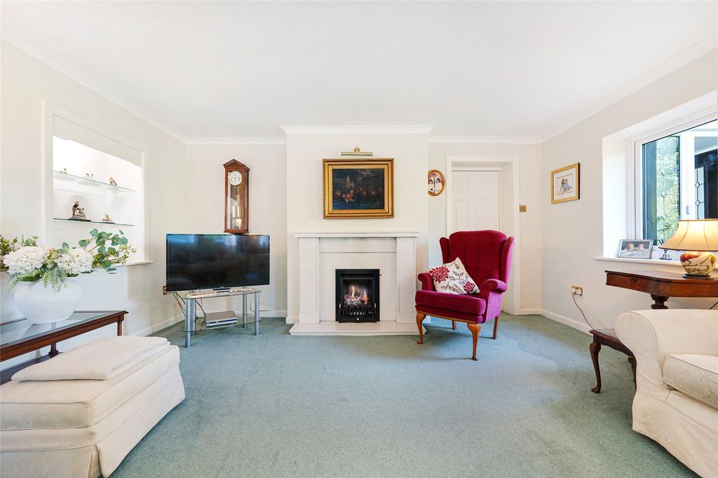 Property photo 3 of 35 Lounge