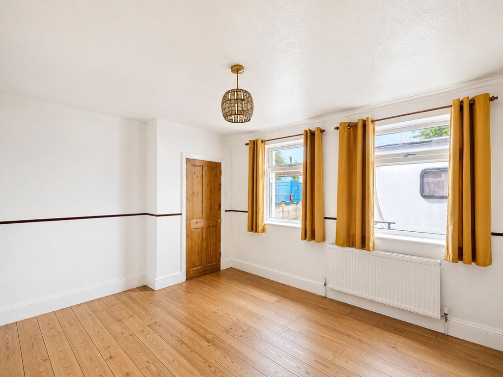 Property photo 3 of 16 5250072