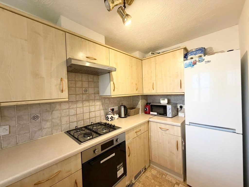 Property photo 3 of 6 Kitchen