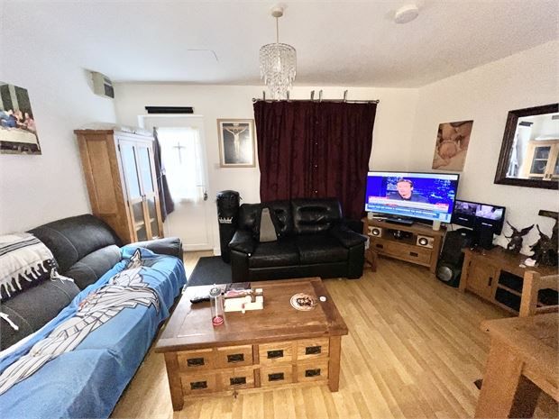 Property photo 2 of 9 Picture 2