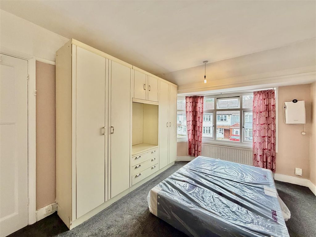 Property photo 2 of 10 Bedroom Two