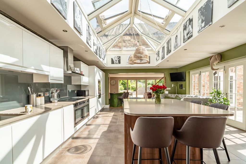 Property photo 2 of 40 Kitchen