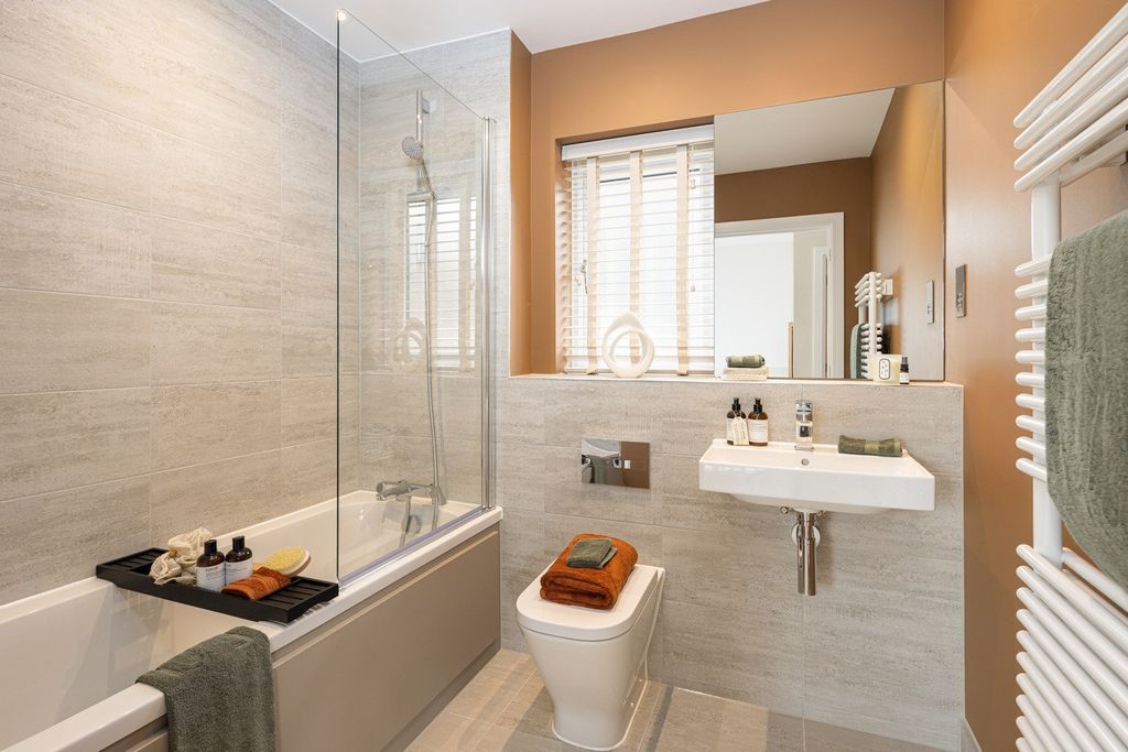 Property photo 3 of 8 Bathroom
