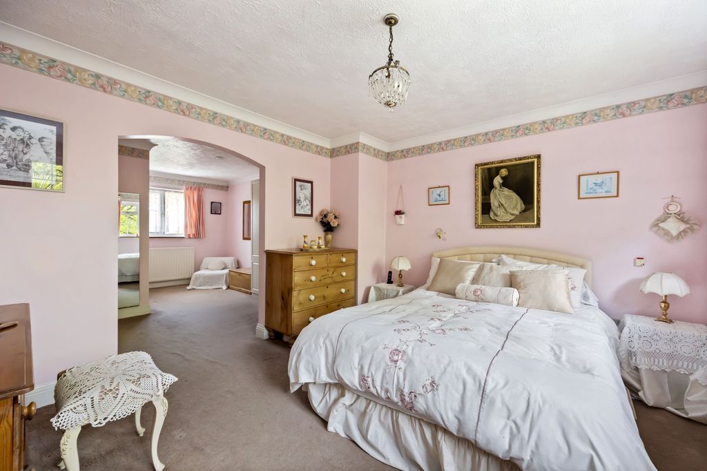 Property photo 3 of 27