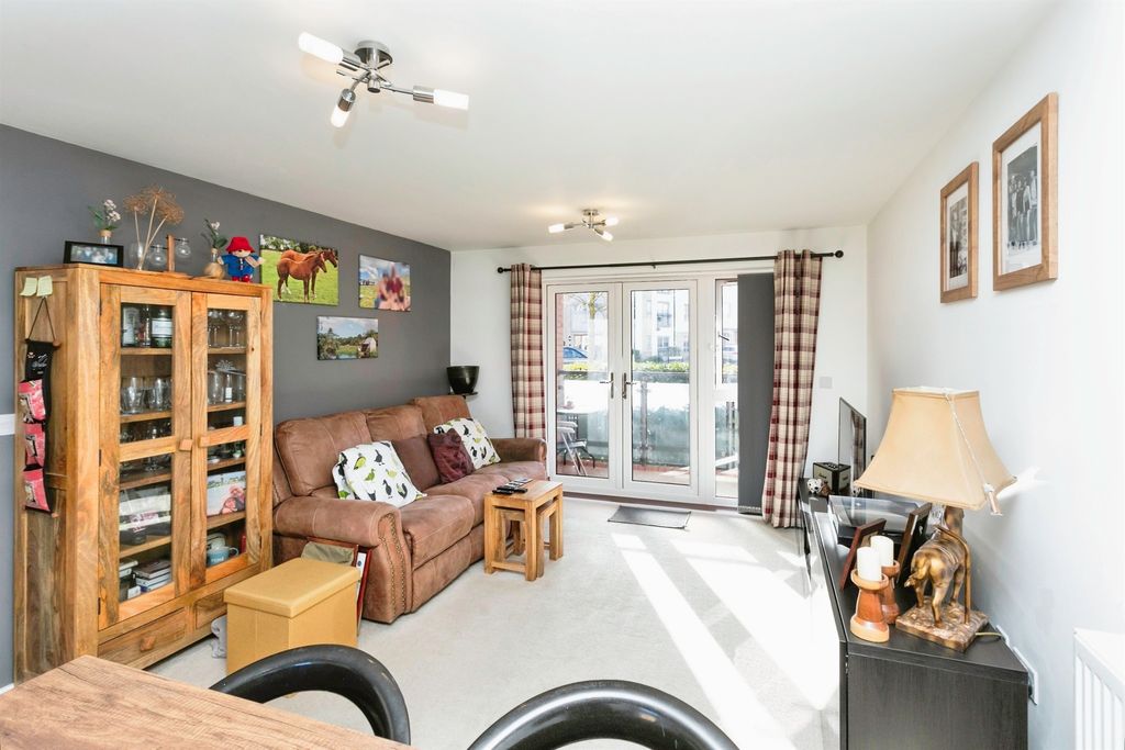 Property photo 3 of 11