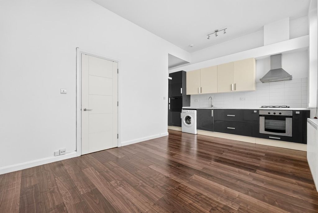 Property photo 2 of 10 Kitchen