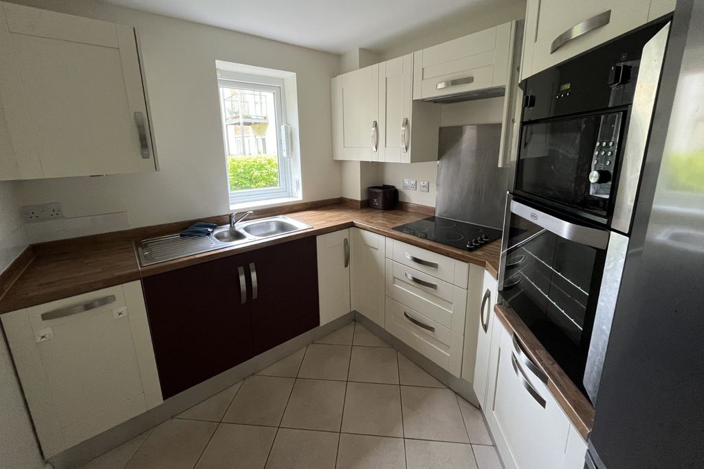 Property photo 3 of 13 Kitchen