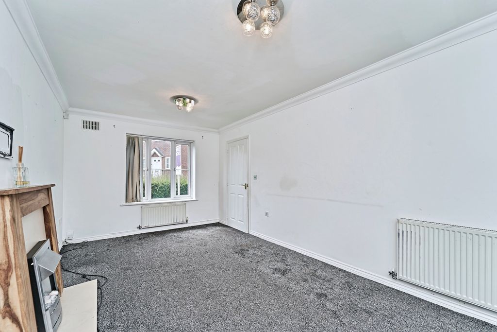 Property photo 3 of 17 Living Room