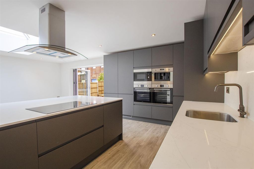 Property photo 2 of 32 Approach