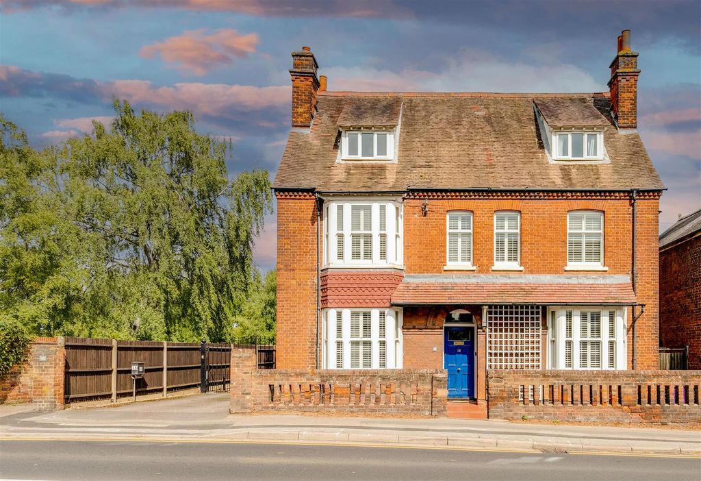 Property photo 1 of 26