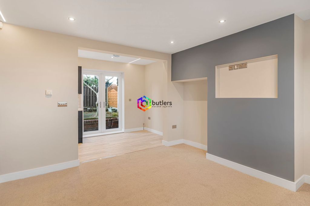 Property photo 2 of 28