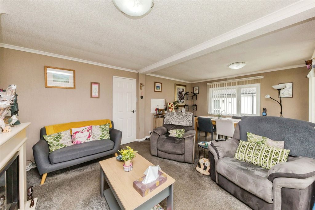 Property photo 2 of 17 Picture No. 11