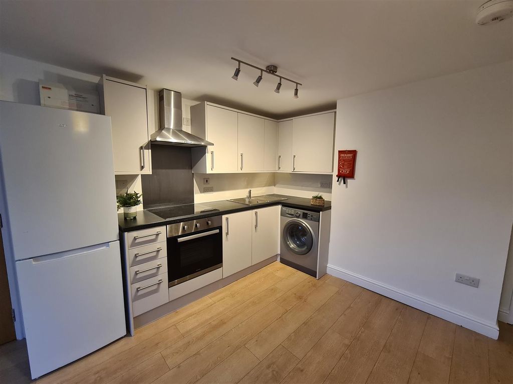 Property photo 1 of 8 Kitchen1.Jpg