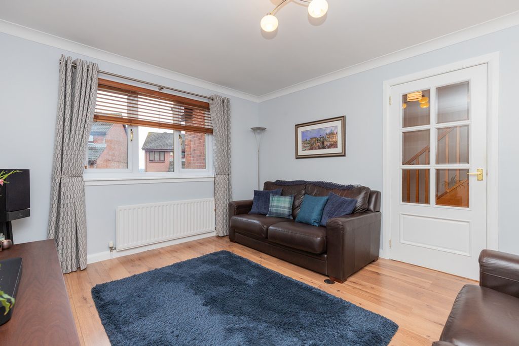 Property photo 3 of 34