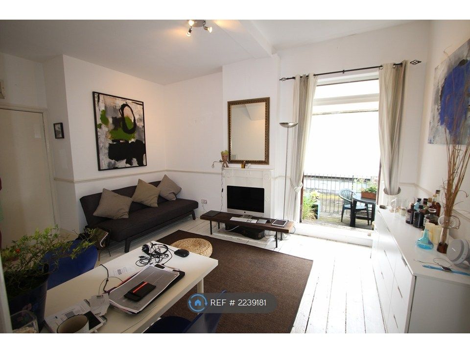 Property photo 1 of 11 Lounge