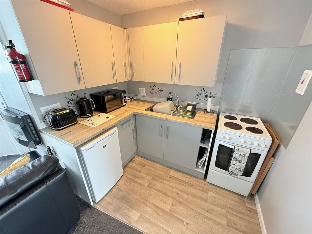 Property photo 2 of 8 Kitchen