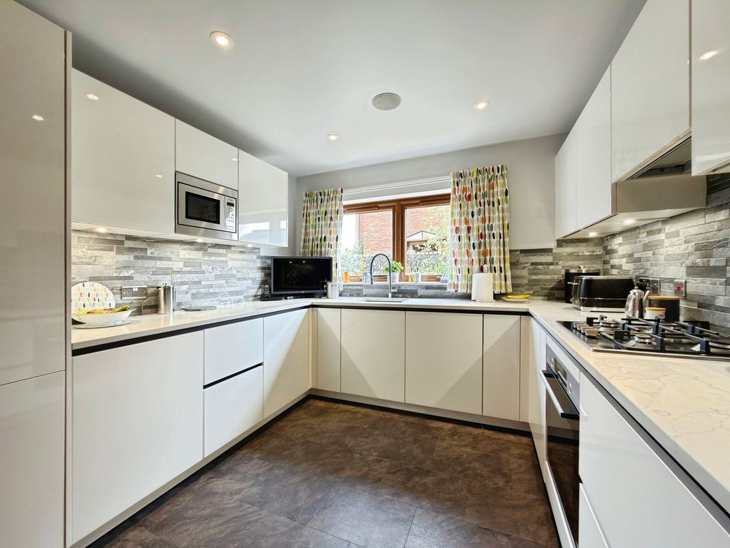 Property photo 2 of 39