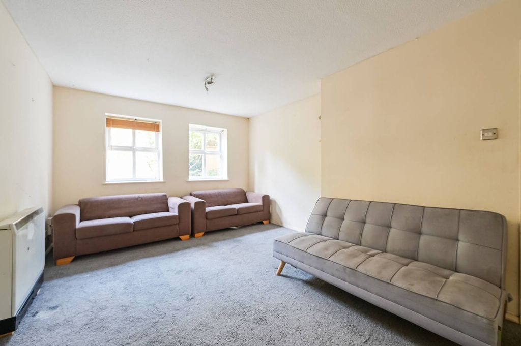 Property photo 2 of 8