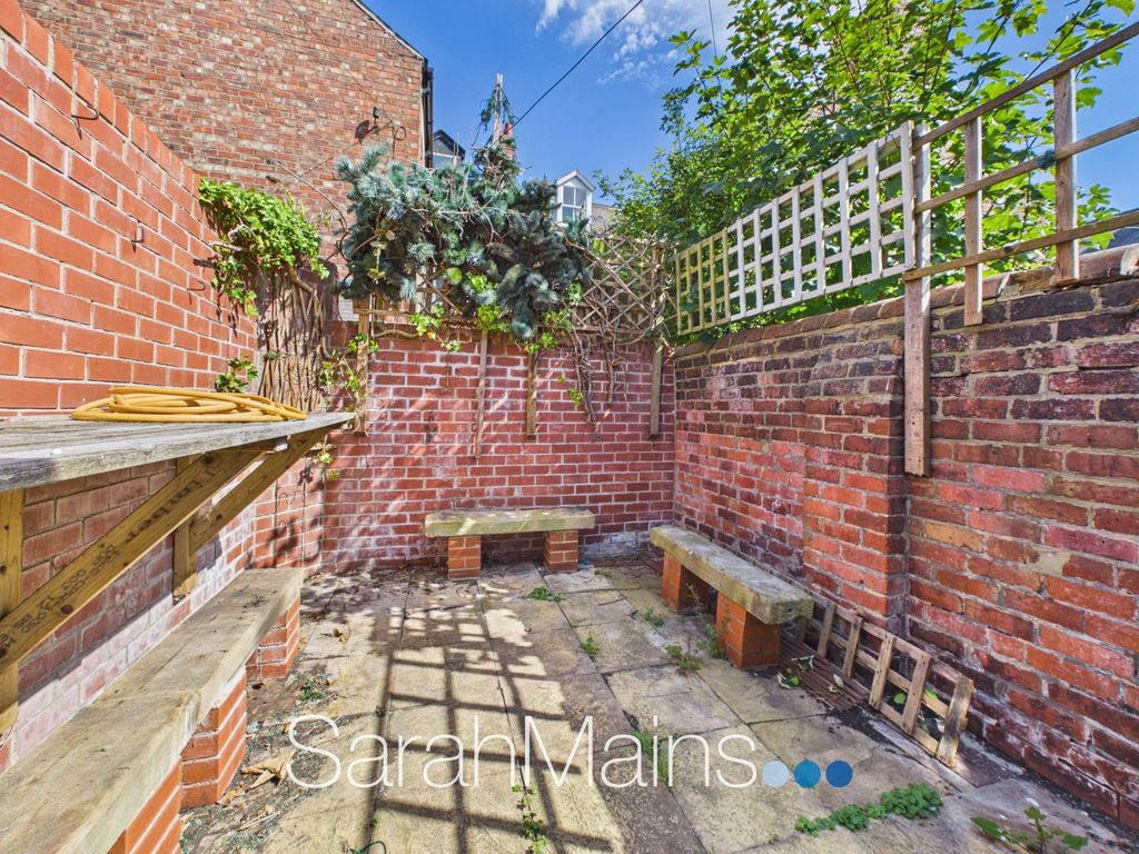 Property photo 3 of 8 External