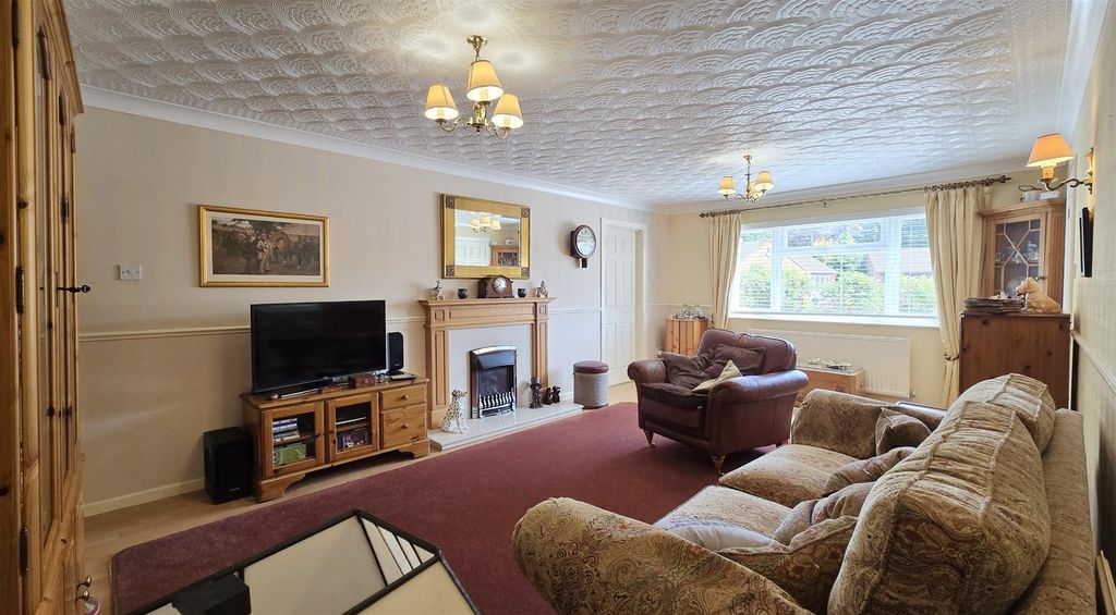 Property photo 2 of 18 Living Room